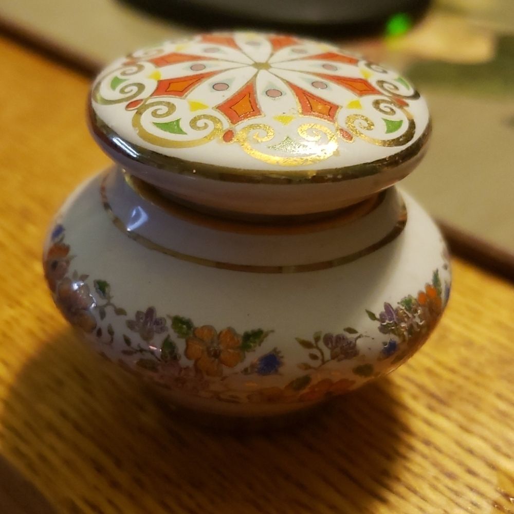‎Vintage Beautiful Pill Box